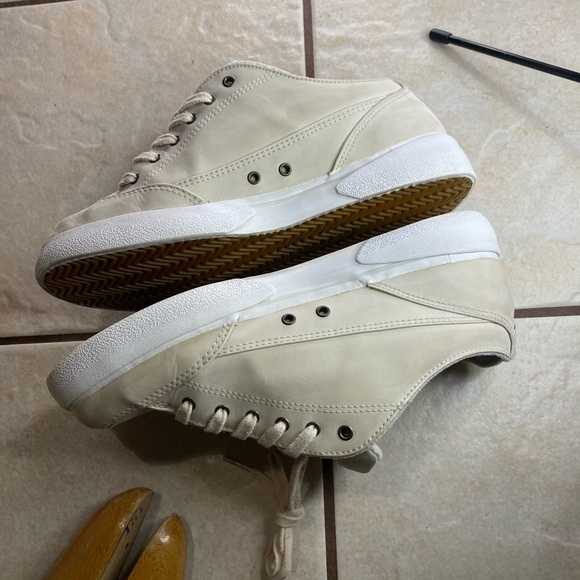 Vintage 1999 GTS womans nikes white MINT - Picture 8 of 8